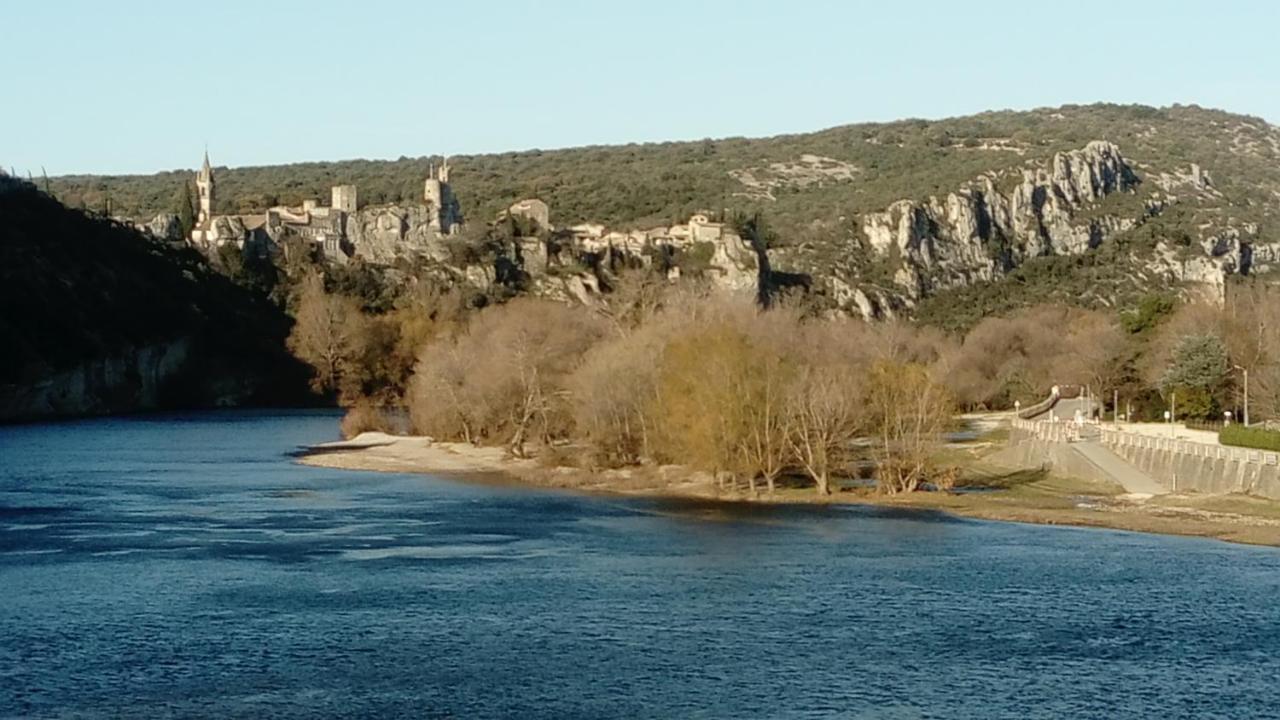 L'Oustau Bonur Bed & Breakfast Bourg-Saint-Andéol Екстериор снимка
